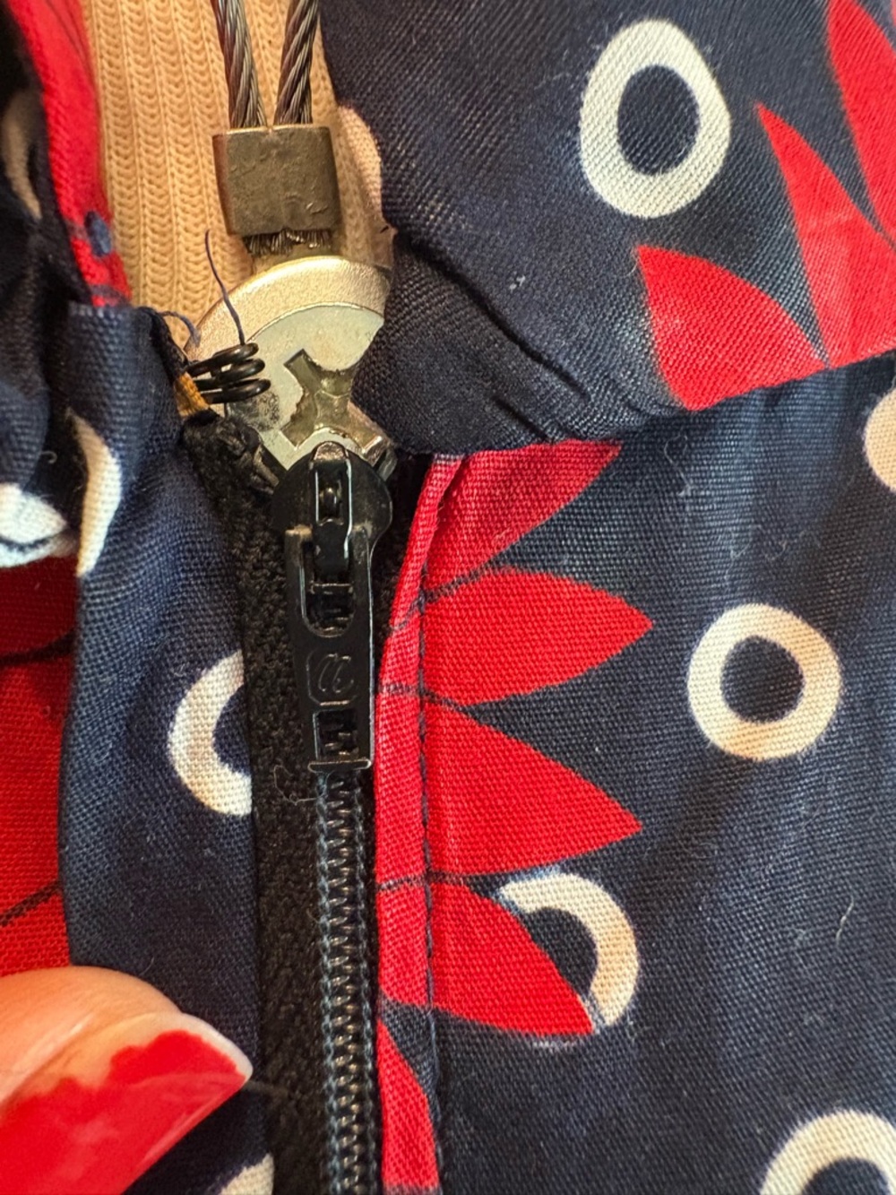 Vintage 60s Sleeveless Navy Playsuit with Red Floral Print - Picture 10 of 12